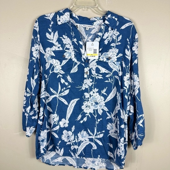 Emily daniels size medium nwt denim white combo 20-1-2 p2p 26”length v neck - Picture 2 of 6